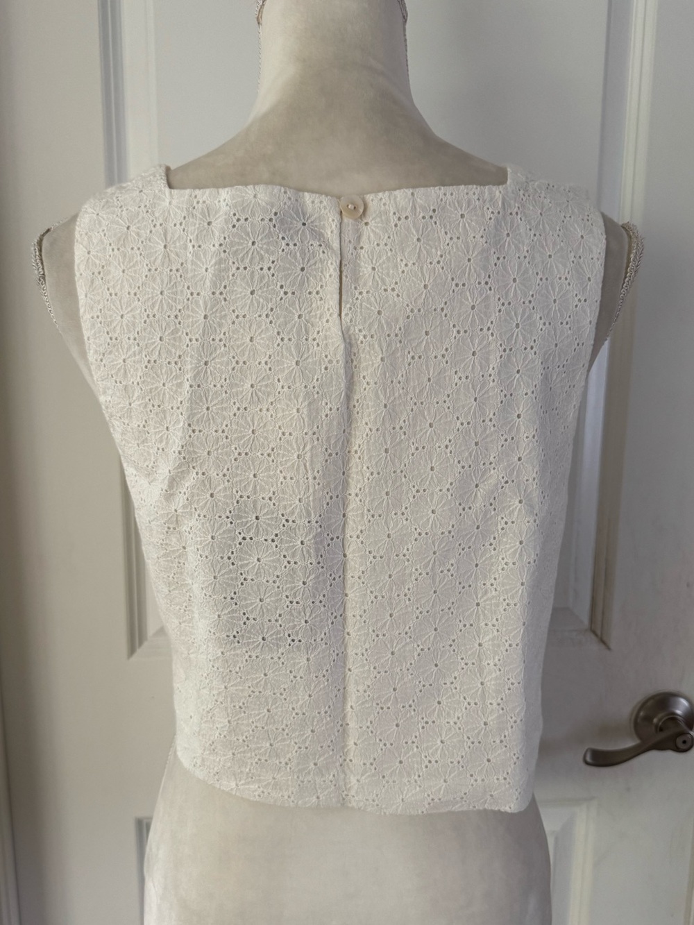 PAIGE White Eyelet Square-Neck Crop Top. Size L. MSRP $179 - Picture 10 of 16